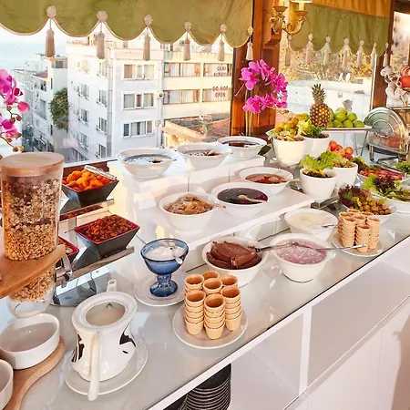 Alzer Hotel 4*